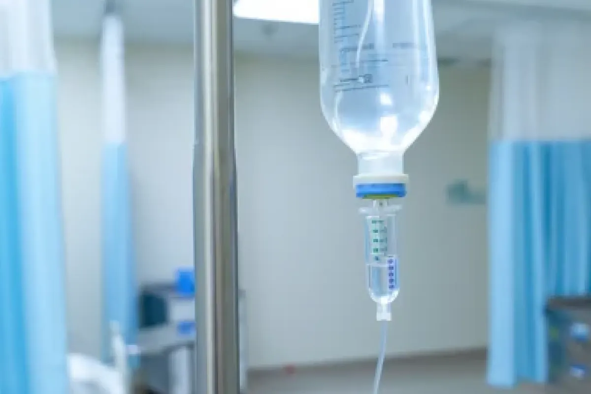 Медицинская капельница в клинике